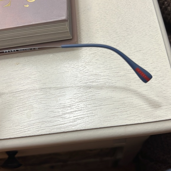 Prada Aviators with case and cloth - Picture 6 of 17